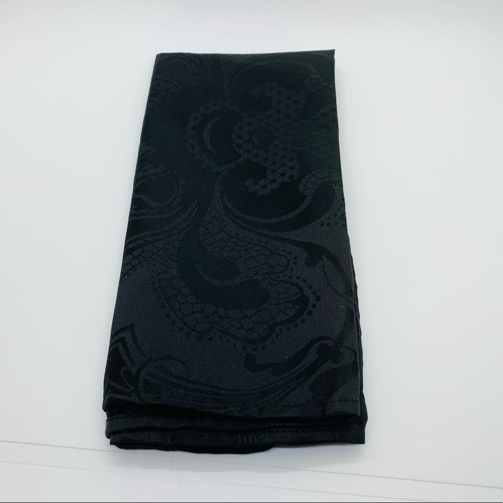NWOT St Nicholas Square 6 Black Polyester Floral Napkins 18x18